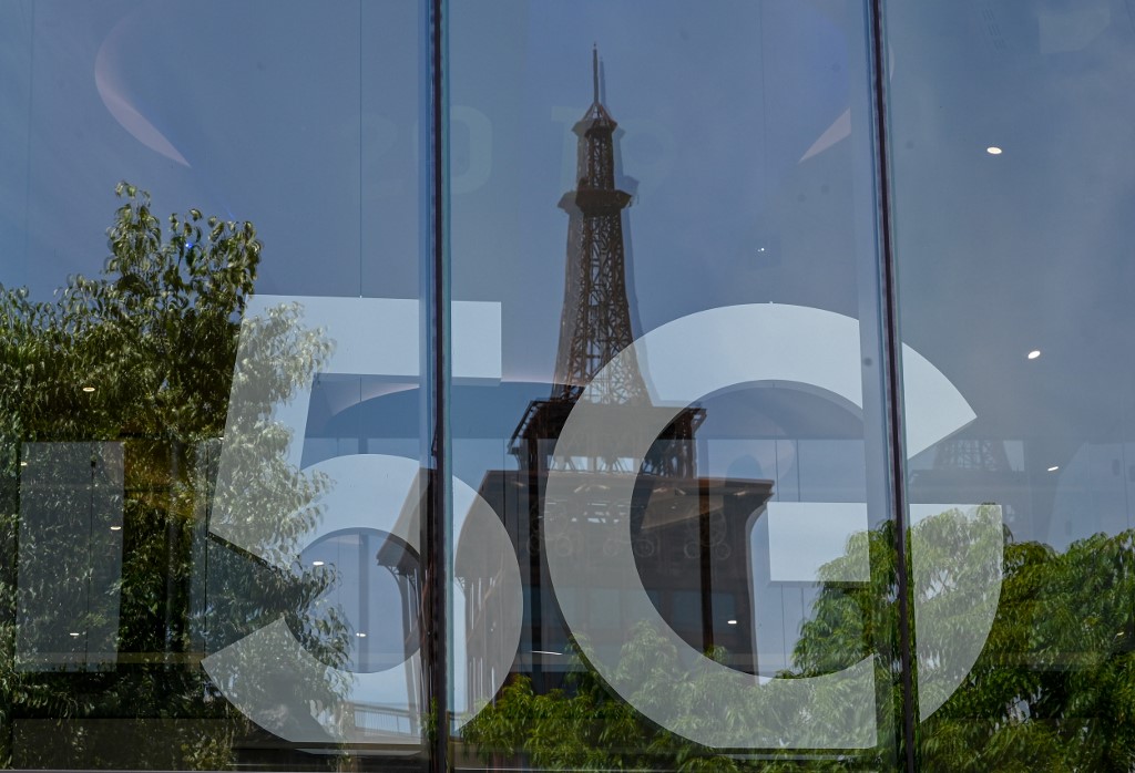 La 5G devrait accélérer le débit des réseaux mobiles lorsqu’il sera mis en application, mais ne fait pas l'unanimité (Photo, Robin BECK/AFP).