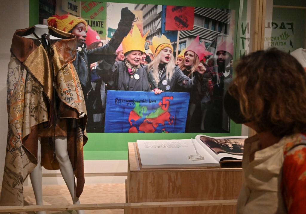 Subversion par la culture: Vivienne Westwood s'expose en France