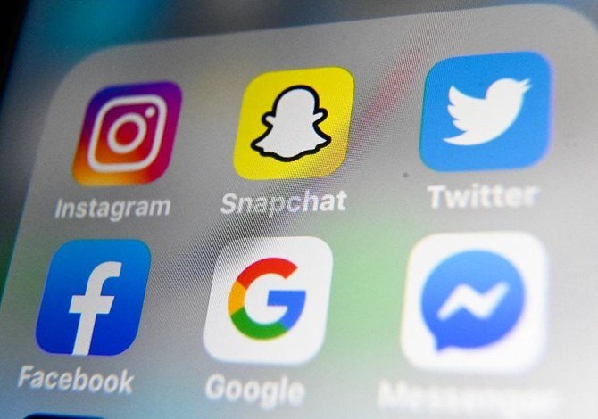 Facebook, Google, et Twitter exhortés par l’UE à agir davantage contre la désinformation