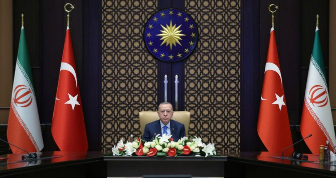 Macron demande plus fermeté face aux "comportements inadmissibles" d'Ankara