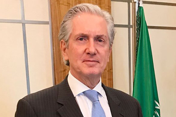 L'ambassadeur de France François Gouyette adresse un message d'adieu en arabe à ses "amis" saoudiens