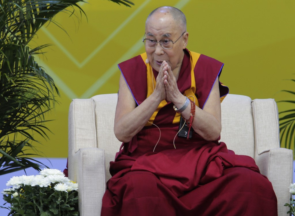 Le Dalaï Lama s'exprime lors d'une conférence de presse à l'Université de Californie-San Diego, à San Diego, Californie. Le Dalaï Lama a appelé les dirigeants mondiaux le 12 septembre 2020 à unir leurs forces pour lutter contre le changement climatique (AFP)