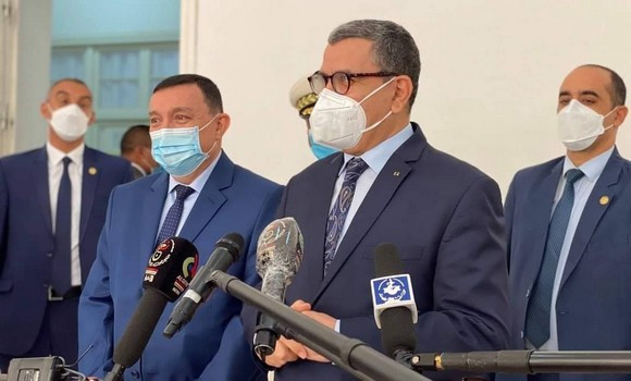 "La situation épidémiologique dans le pays est aujourd’hui stable grâce au respect des protocoles sanitaires préventifs et la conscience des familles algériennes", a affirmé M. Djerad, lors de son passage sur les ondes de la radio algérienne depuis Annaba (APS)