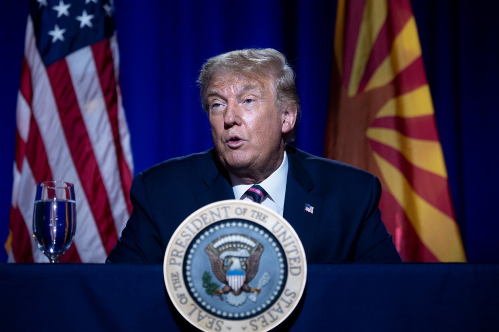 Trump promet une riposte "mille fois plus forte" à toute attaque de l'Iran