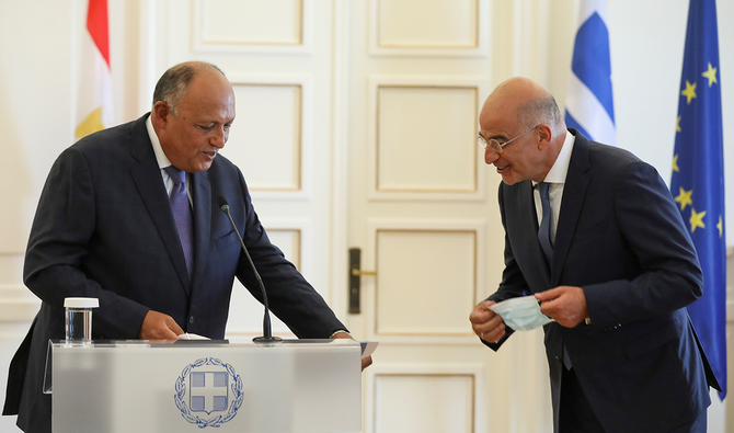 Le ministre égyptien des Affaires étrangères, Sameh Shoukry, et son homologue grec, Nikos Dendias, après une déclaration conjointe mardi à Athènes. (Reuters)