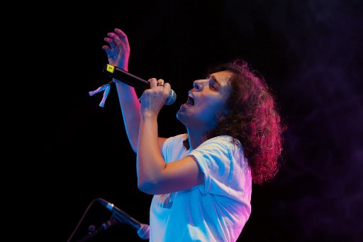 Pauline Rambeau de Baralon, de son nom d’artiste PR2B, au Palais d’Auron, pour le Printemps des Inouis, festival de musique de Bourges. (Guillaume Souvant/AFP)