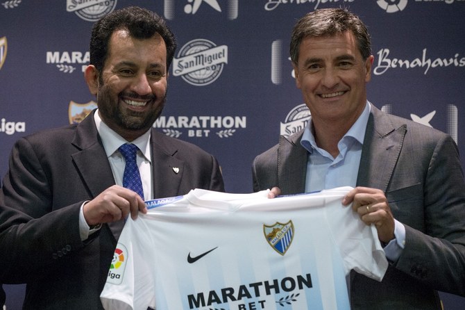 Cheikh Abdallah Al-Thani (à gauche) au stade Rosaleda de Malaga, le 8 mars 2017 (Fichier / AFP)