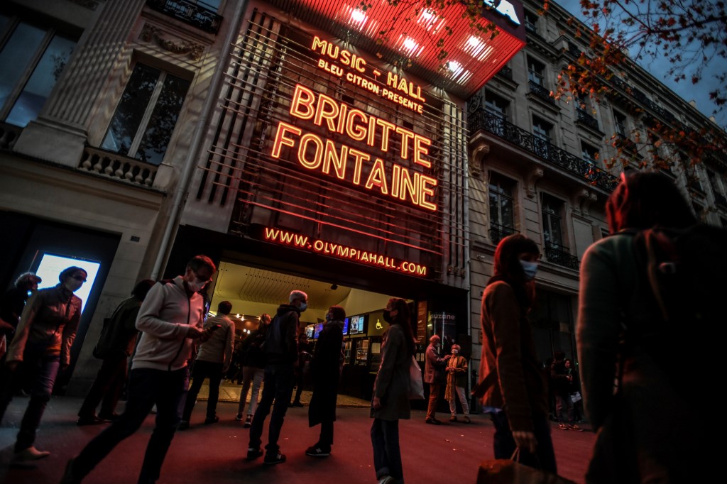 A Paris, l'Olympia a rouvert ses portes récemment avec Brigitte Fontaine, après 200 jours de fermeture (Photo, Stéphane DE SAKUTIN/AFP).