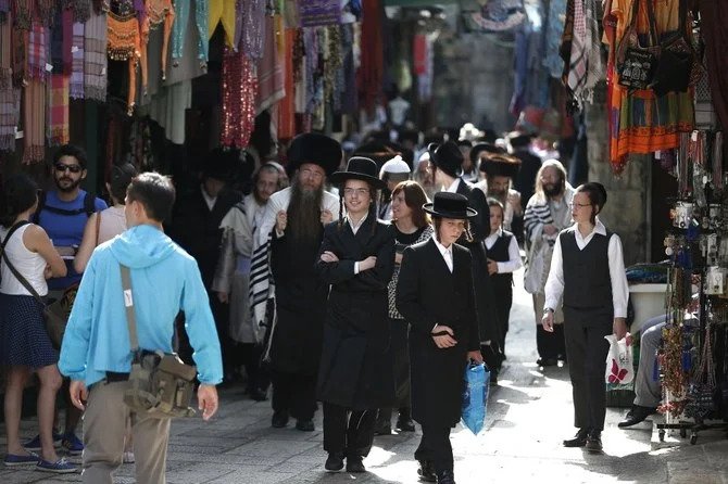 Marche des Juifs ultra-orthodoxes dans le quartier musulman de la vieille ville de Jérusalem, le 5 octobre 2015 (Dossier/AFP).