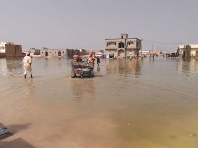 Rouler était impossible dans certains quartiers dont le niveau se trouve à un mètre sous celui de la mer (essirage)
