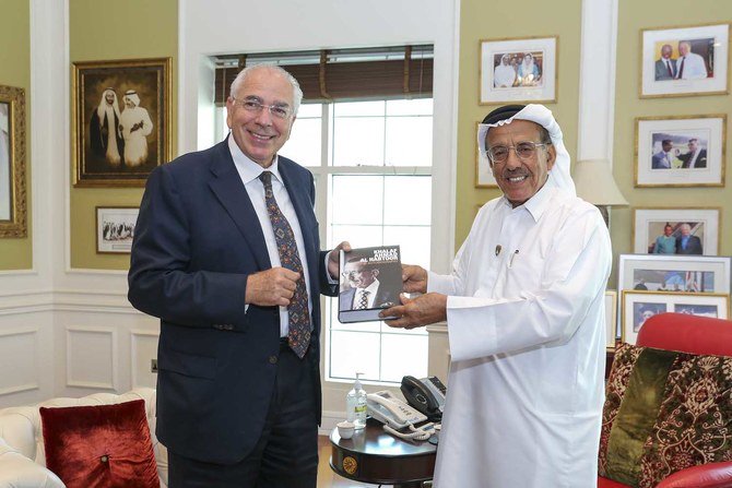 Khalaf Ahmad al-Habtoor accueille Shlomi Fogel, copropriétaire et président directeur général du groupe Ampa, au siège du conglomérat hôtelier à Dubaï (Agences de presse)