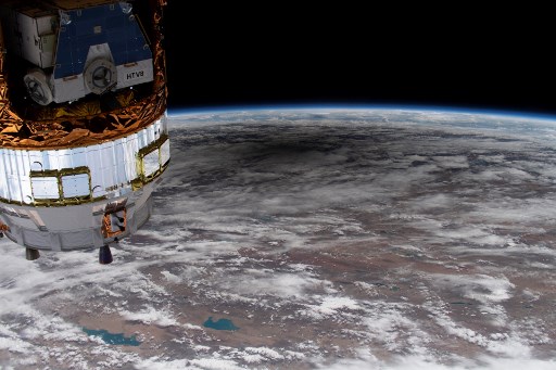 Une manœuvre de l'ISS lui fait éviter une collision avec un débris spatial