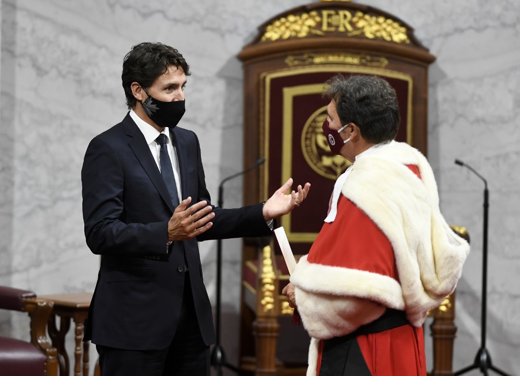 Face aux conséquences de la COVID-19, Trudeau promet un million d'emplois