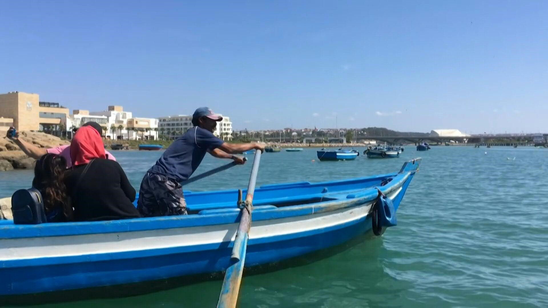 Maroc: les bateliers de Rabat rament dur pour sauver leur gagne-pain