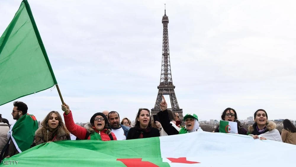 Par milliers, des Français  font la cour à l’Algérie pour la « nationalité ».