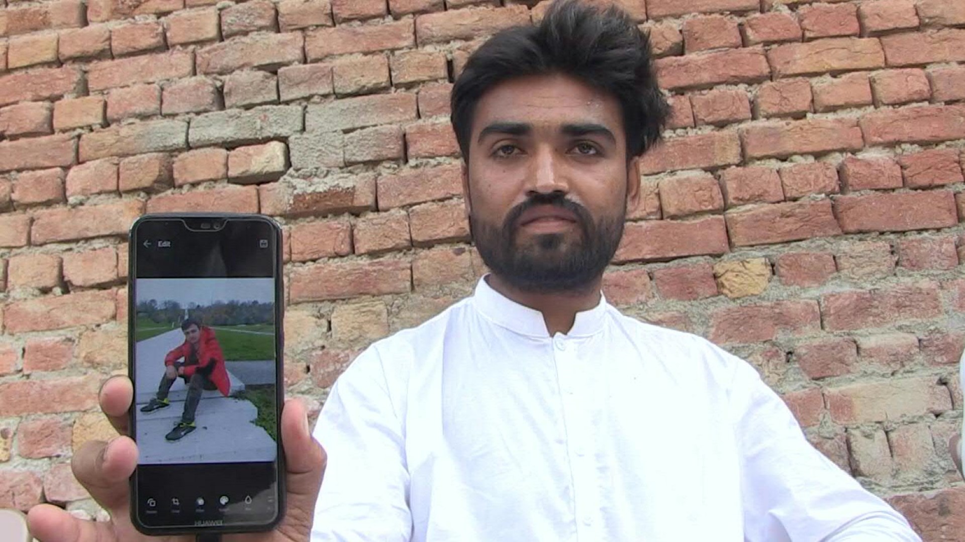 Au Pakistan, les proches de l'attaquant au hachoir de Paris prennent sa défense