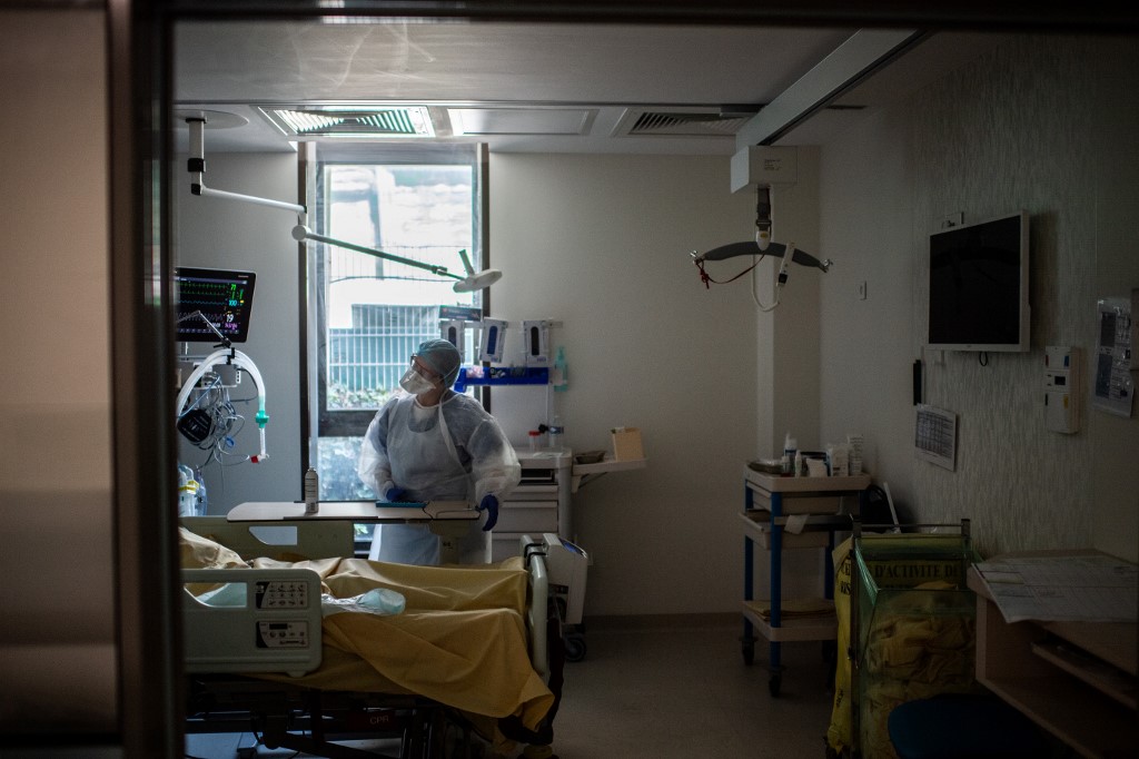 Covid-19: les hôpitaux toujours face au manque de lits et d'effectifs
