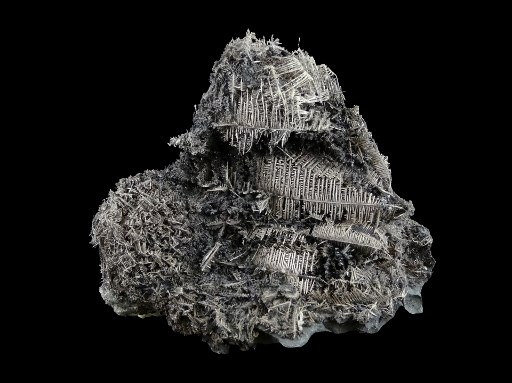 Minerai d’argent visible à l’exposition « Une santé de fer ! Minéraux et santé : de l’Antiquité à nos jours » présentée au Musée de Minéralogie Mines-ParisTech. (Photo fournie/AFP)