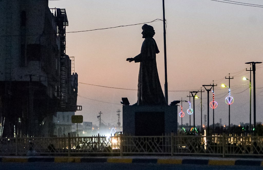 Les statues ressurgissent à Mossoul sur les ruines de l'EI