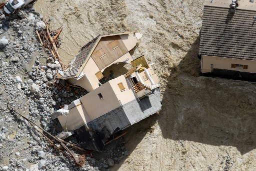 Intempéries: scènes de désolation après les crues en France et en Italie