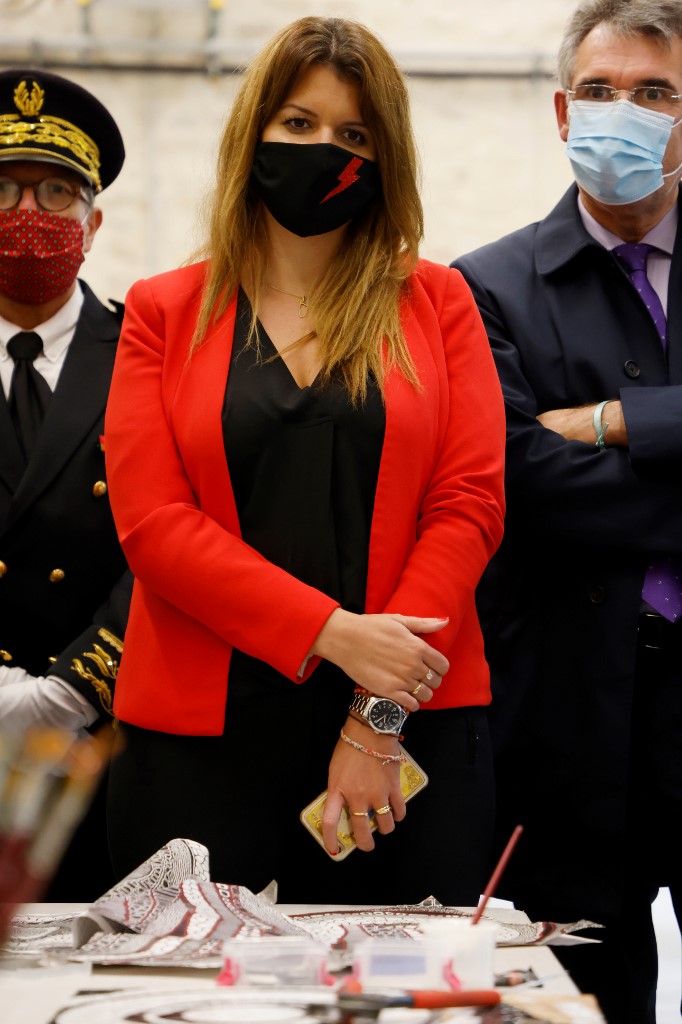 Mme Schiappa rappelle que dans le cadre du projet de loi de l'exécutif en préparation pour lutter contre les séparatismes, le gouvernement entend « utiliser les mêmes méthodes d'action contre les groupements sectaires que contre l'islamisme radical, avec des contrôles ciblés » (AFP)