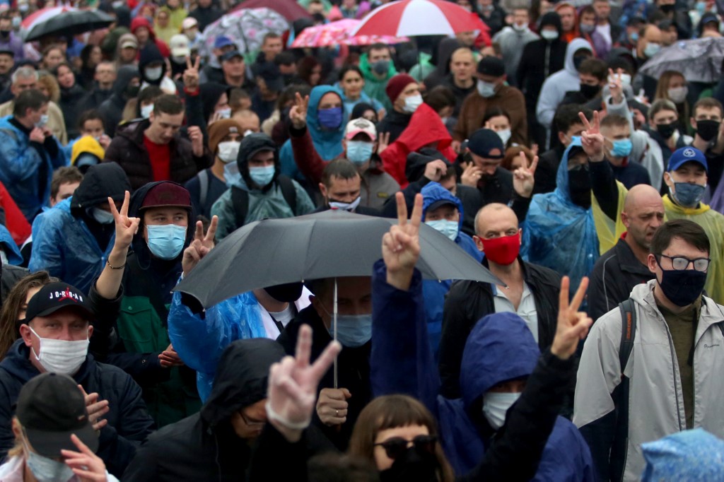 Bélarus: arrestations et répression brutale d'une grande manifestation à Minsk