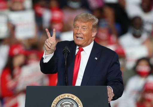 «En pleine forme», le «si puissant» Trump retrouve les estrades de campagne