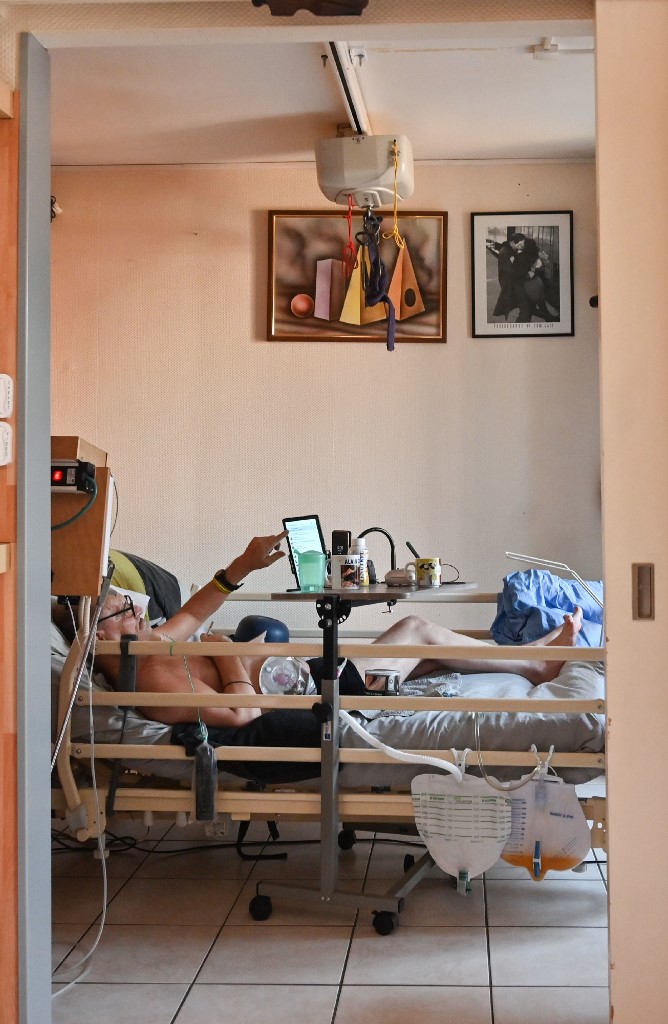 Ce jour-là, M. Cocq avait commencé à se laisser mourir mais plusieurs jours de souffrances qu'il disait « insupportables » avaient entraîné son hospitalisation et la reprise de son traitement.(AFP)