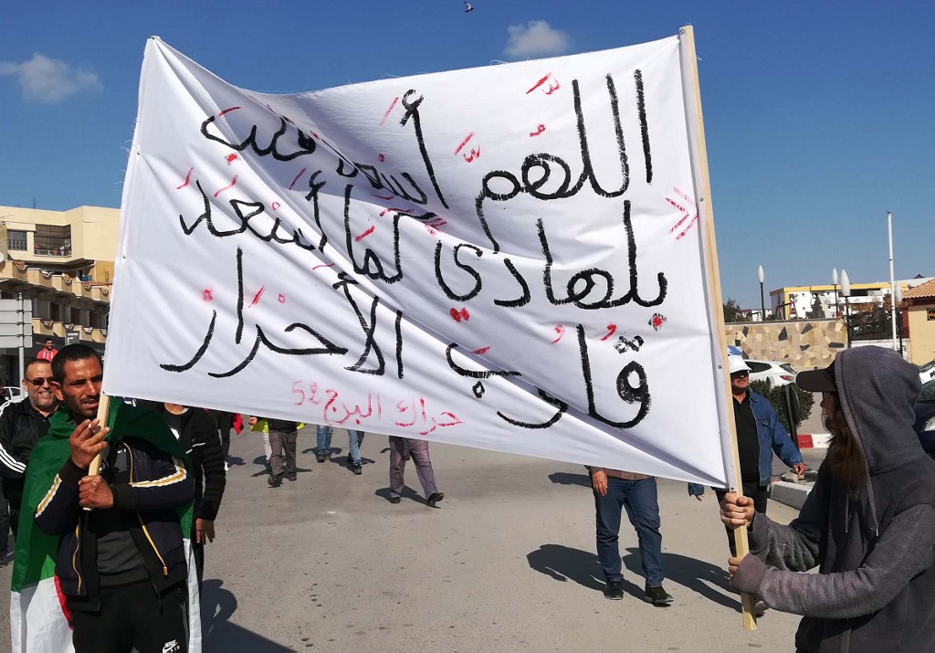 Algérie: abandon des charges contre un opposant, figure du « Hirak »