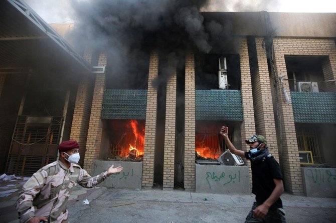 Des pro-Iran incendient le siège d'un parti kurde à Bagdad