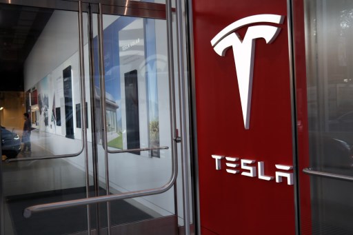 Allô Tesla? Pour les journalistes, le téléphone sonne dans le vide