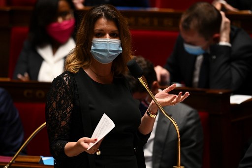 Les réseaux sociaux sur la sellette après l'assassinat de Samuel Paty