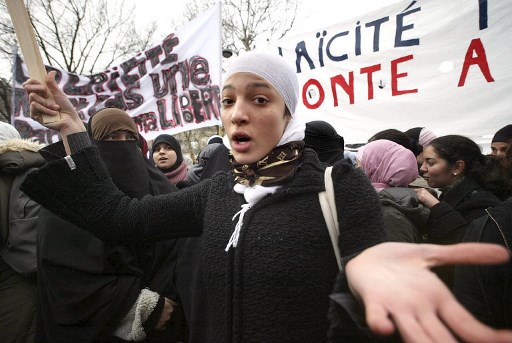 Port du voile: une lycéenne mise en examen pour avoir insulté une enseignante