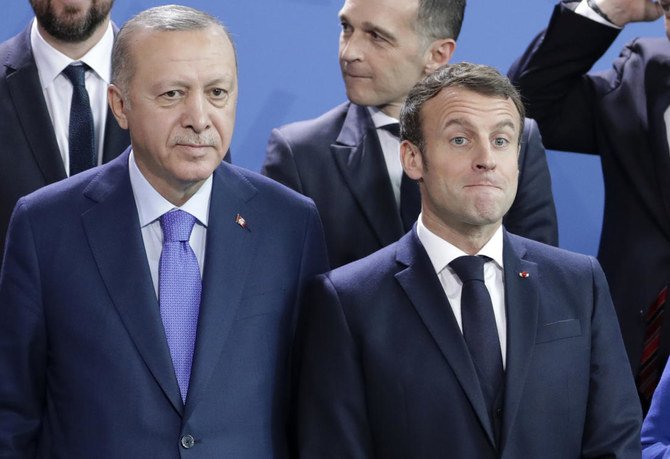 Le président turc Recep Tayyip Erdogan, et le président français Emmanuel Macron lors d'une conférence sur la Libye à la chancellerie de Berlin, en Allemagne. (Photo d'archive-AP)