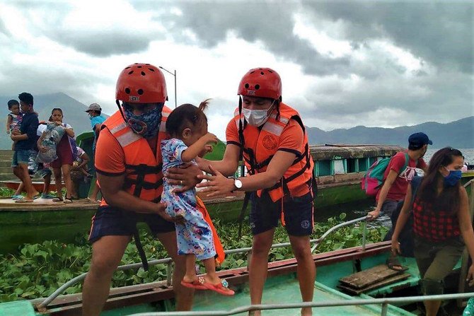 Le super-typhon Goni s'abat sur les Philippines, plus de 300.000 personnes évacuées