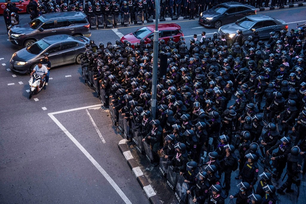 Arrestations, rassemblements interdits: la Thaïlande durcit le ton face aux pro-démocratie