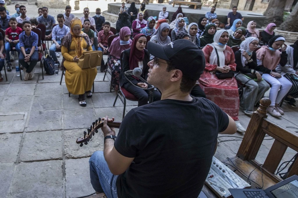 En Egypte, un cheikh mélange pop et louanges au prophète