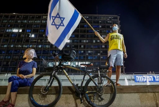 Manifestation à Tel Aviv contre le Premier ministre Benjamin Netanyahou le 17 octobre (Jack Guez/AFP)