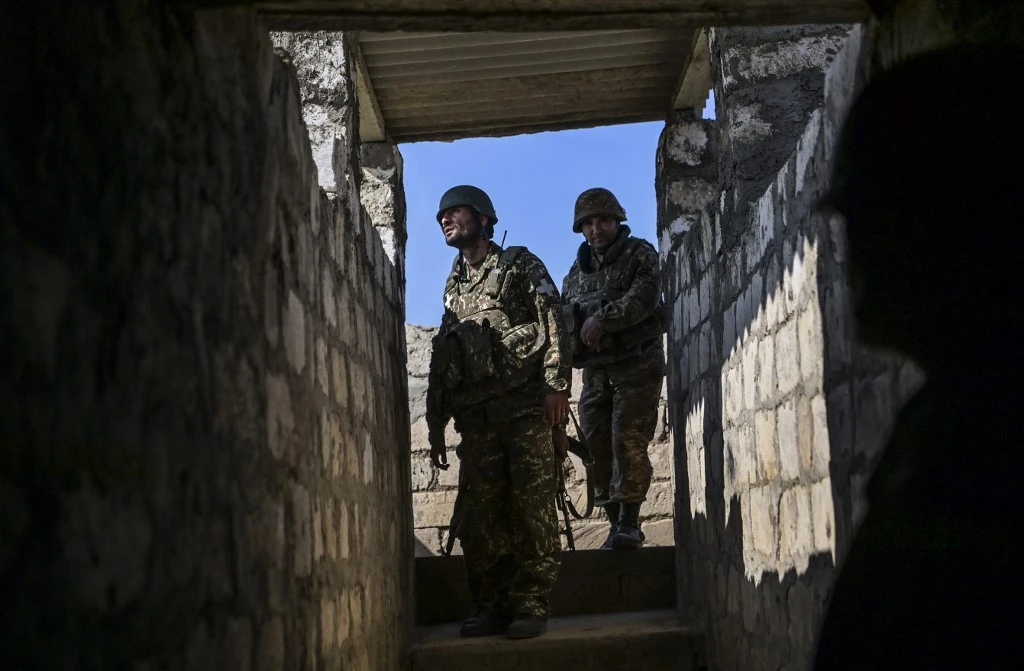 Au Karabakh, immersion dans une tranchée à cent mètres de l'ennemi
