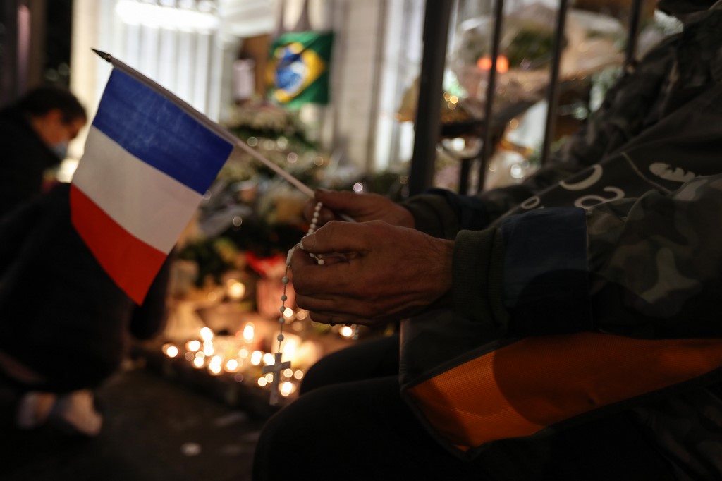 Attaque de Nice: Brahim Issaoui "manifestement venu" en France "pour tuer", selon Darmanin