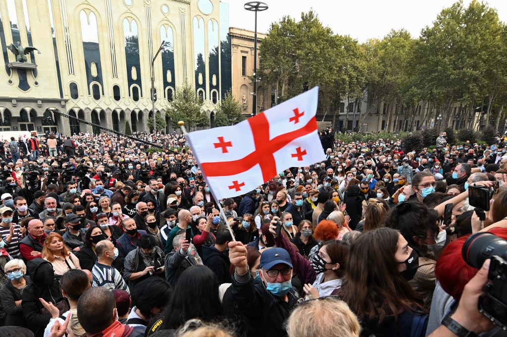 Géorgie: plusieurs milliers de manifestants exigent de nouvelles élections