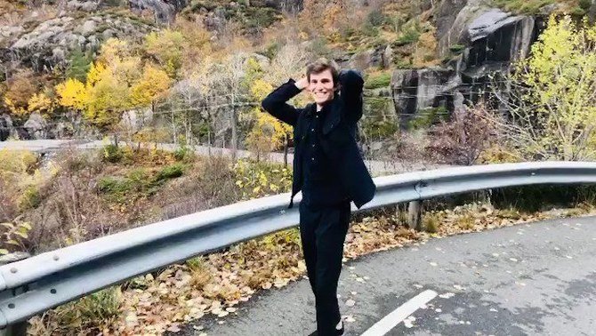 Omar Alshogre est devenu un orateur public, un activiste des droits de l'homme et un directeur des affaires des détenus au sein du groupe de travail d'urgence syrien (Photo, Twitter).