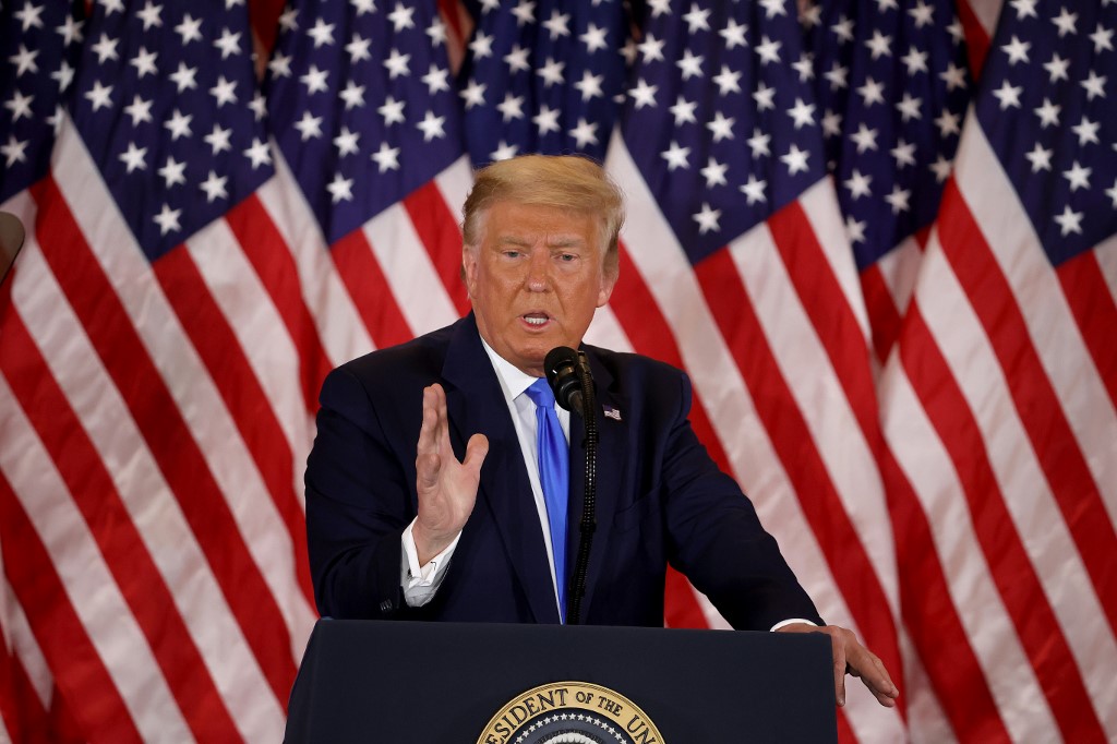 Présidentielle américaine: Trump affirme qu'il va saisir la Cour Suprême, le décompte toujours en cours