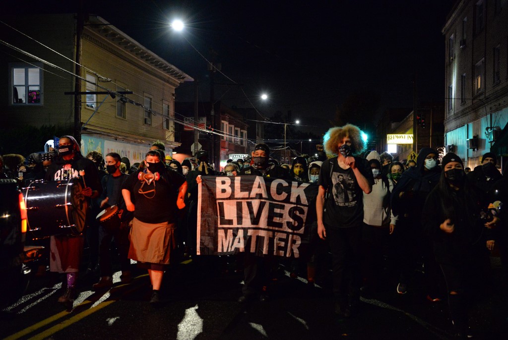 Etats-Unis: les forces de l'ordre en action contre des manifestants à Portland