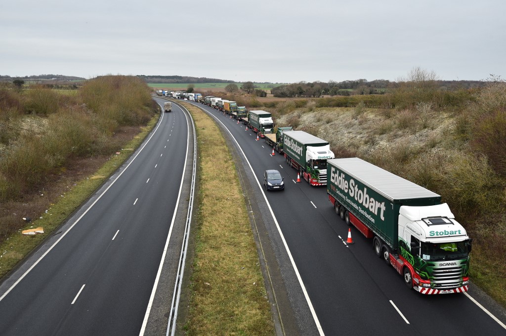 A256 à quelques kilomètres au nord de Douvres, dans le sud de l'Angleterre, un essai pour lutter contre les files d'attente de trafic post-Brexit vers le principal port du pays de Douvres. (AFP)