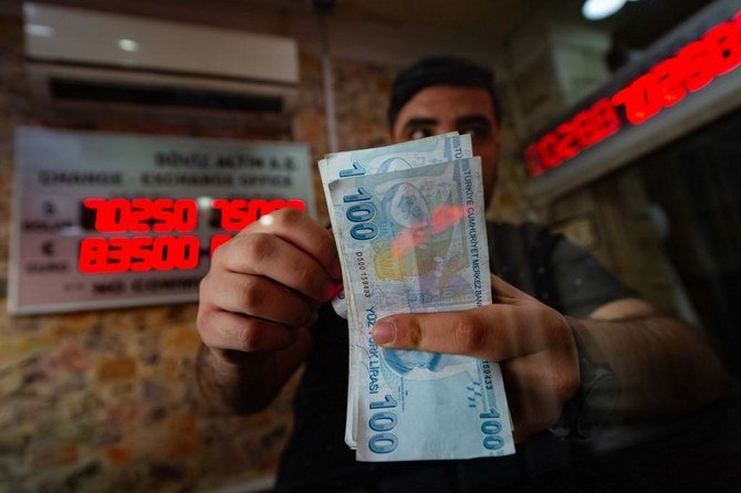 La livre turque a perdu environ 30% de sa valeur depuis le début de l'année, atteignant un creux record de 8,58 livre contre le dollar vendredi. (AFP)