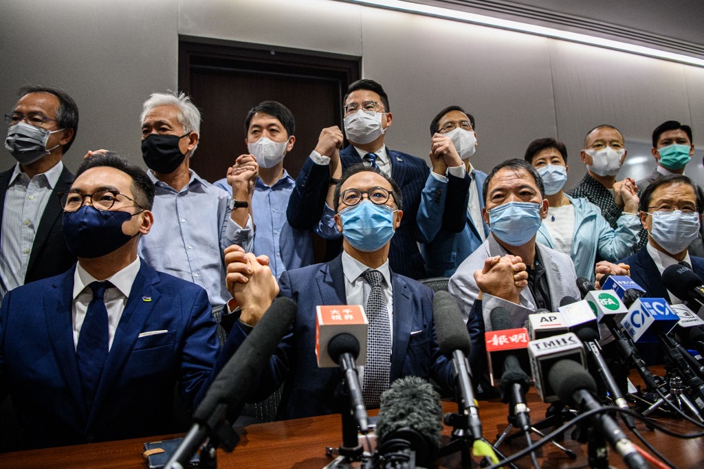 Hong Kong: tous les députés pro-démocratie vont démissionner après l’éviction de quatre des leurs