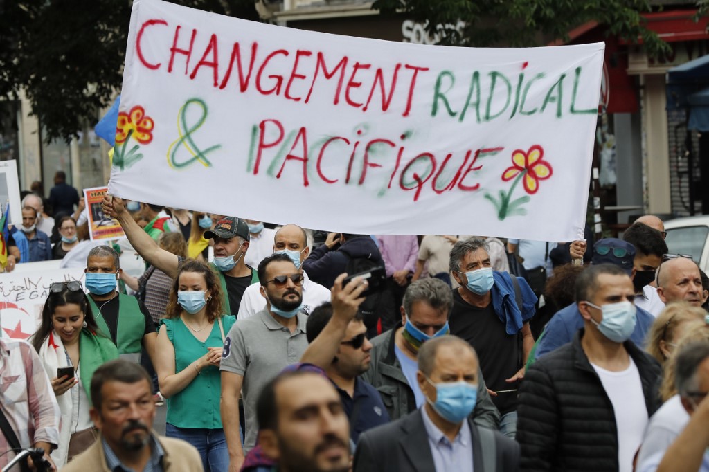 Militant de la cause amazigh (berbère), très impliqué localement dans le « Hirak », Yacine Mebarki, 52 ans, avait été arrêté le 30 septembre après une perquisition à son domicile. (AFP)