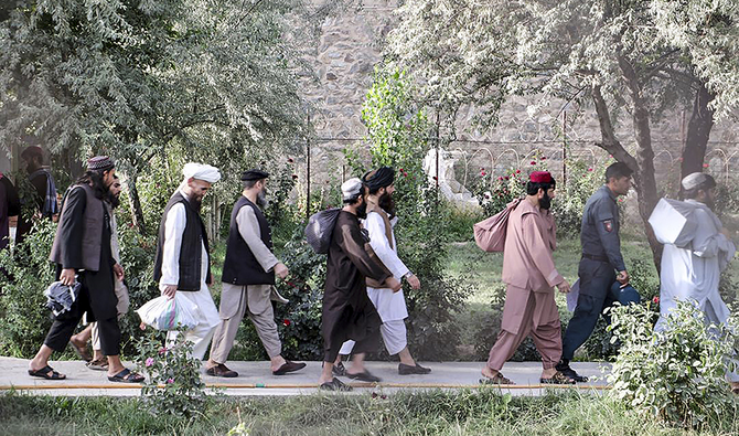 Des prisonniers talibans libérés «retournent au champ de bataille»