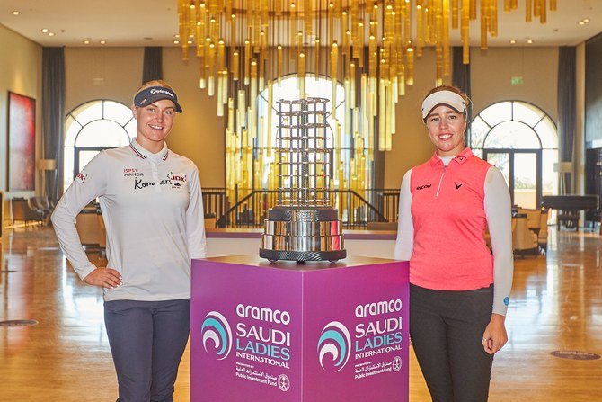 Le 1er tournoi féminin de golf en Arabie Saoudite impressionne les stars